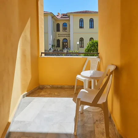 Peneka 2* بوموري