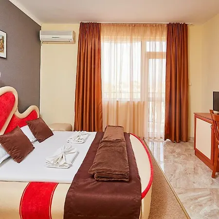 Peneka 2* بوموري